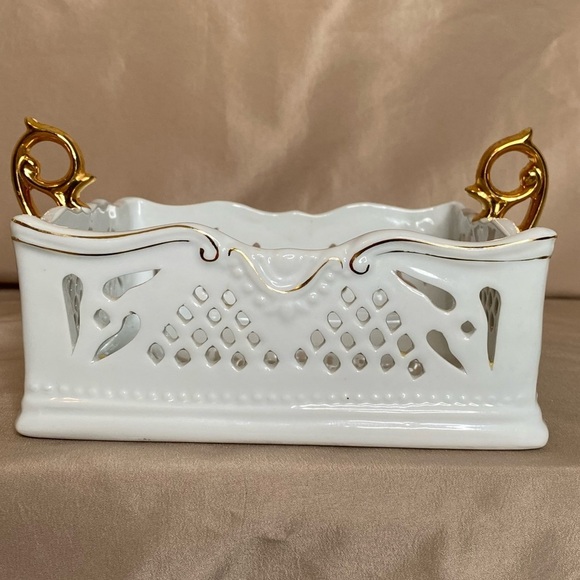 Porcelain Treasures White & Gold Napkin Holder - Picture 3 of 9